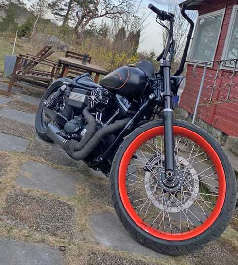 Svart Harley Davidson FXDB Dyna Street Bob stulen i Torshälla utanför Eskilstuna